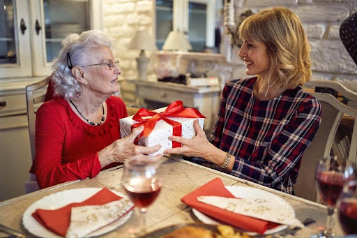 Finding care for an aging loved one after the holidays