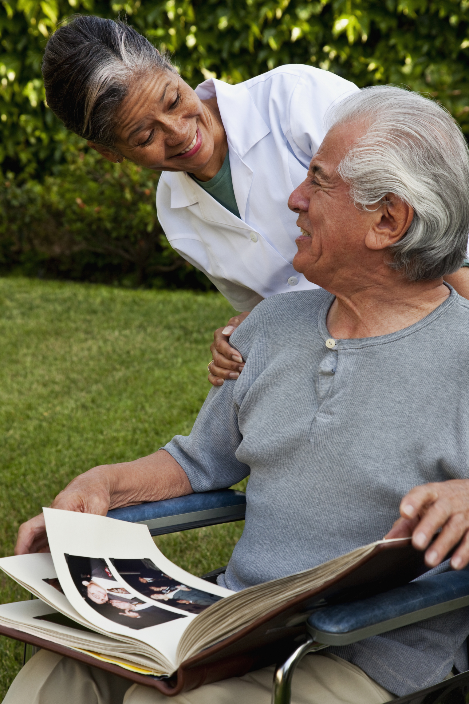 Home care aide providing companionship to elderly man