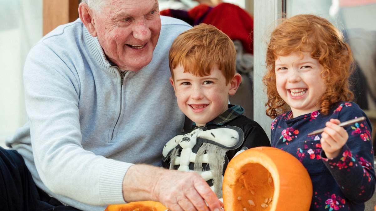 How Seniors and Their Grandchildren Can Connect This Fall
