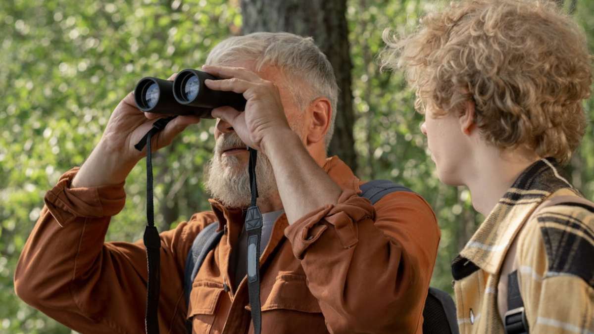 The Benefits of Birdwatching for Seniors