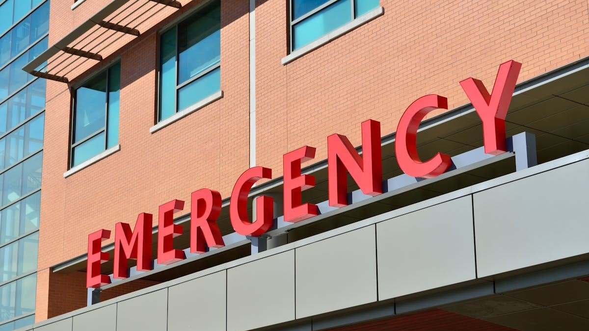 Urgent Care vs Emergency Rooms: What Seniors Need to Know